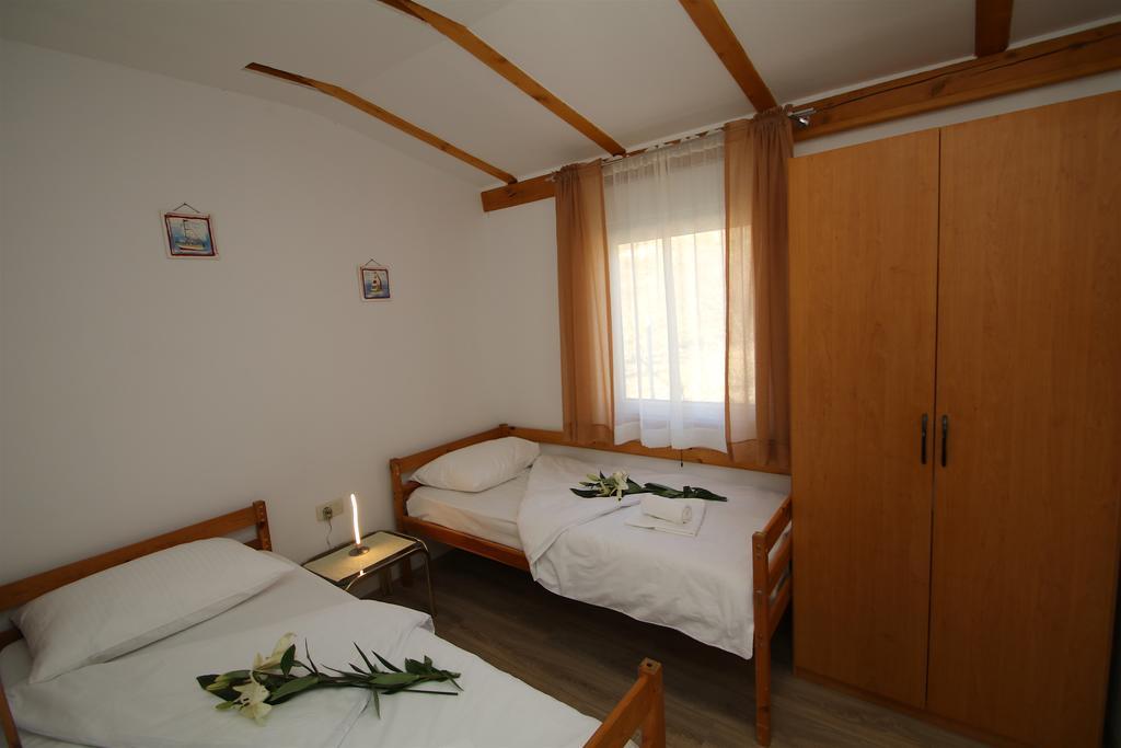הוילה Zadvarje Oak House מראה חיצוני תמונה