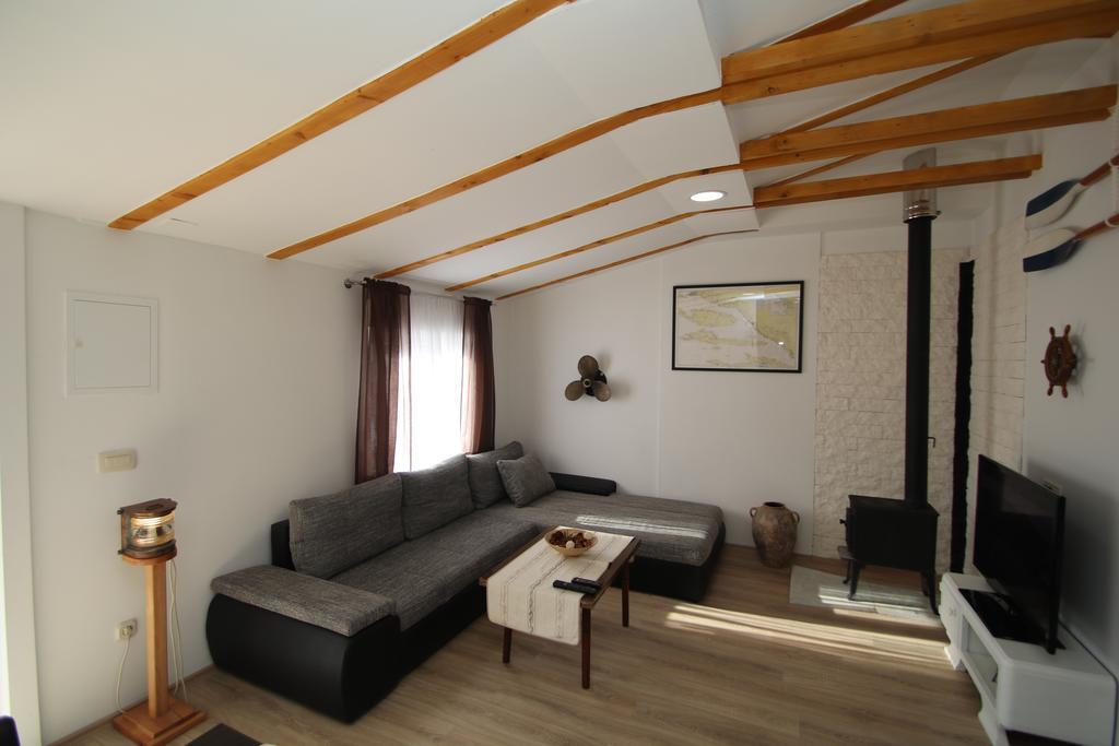 הוילה Zadvarje Oak House מראה חיצוני תמונה
