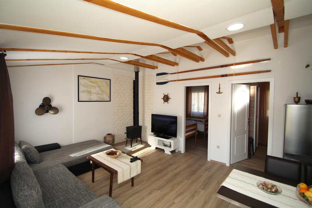 הוילה Zadvarje Oak House מראה חיצוני תמונה