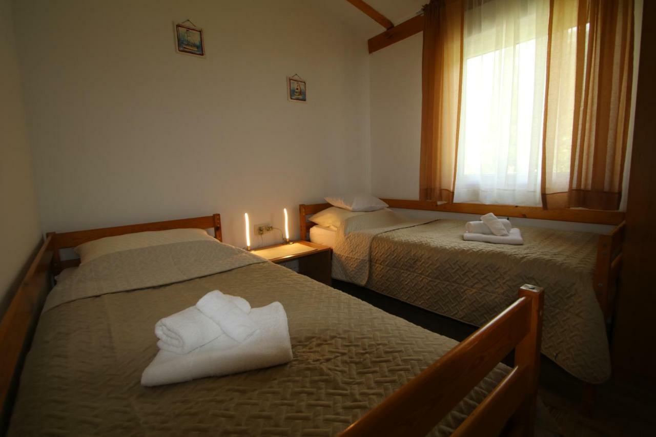 הוילה Zadvarje Oak House מראה חיצוני תמונה