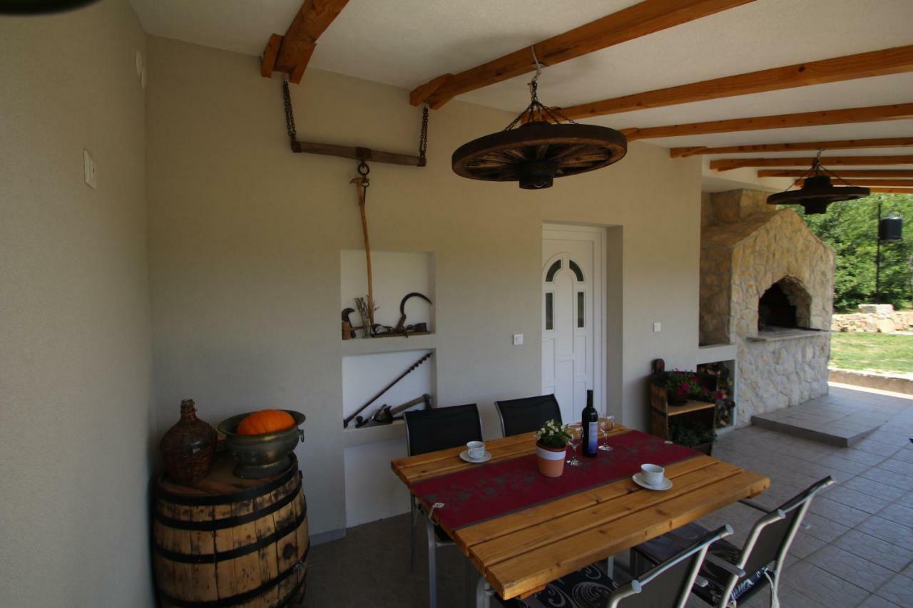 הוילה Zadvarje Oak House מראה חיצוני תמונה