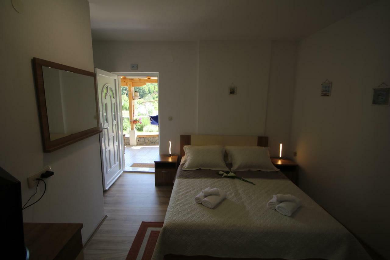 הוילה Zadvarje Oak House מראה חיצוני תמונה