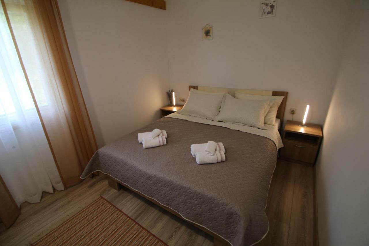 הוילה Zadvarje Oak House מראה חיצוני תמונה