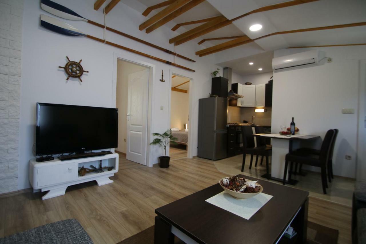 הוילה Zadvarje Oak House מראה חיצוני תמונה