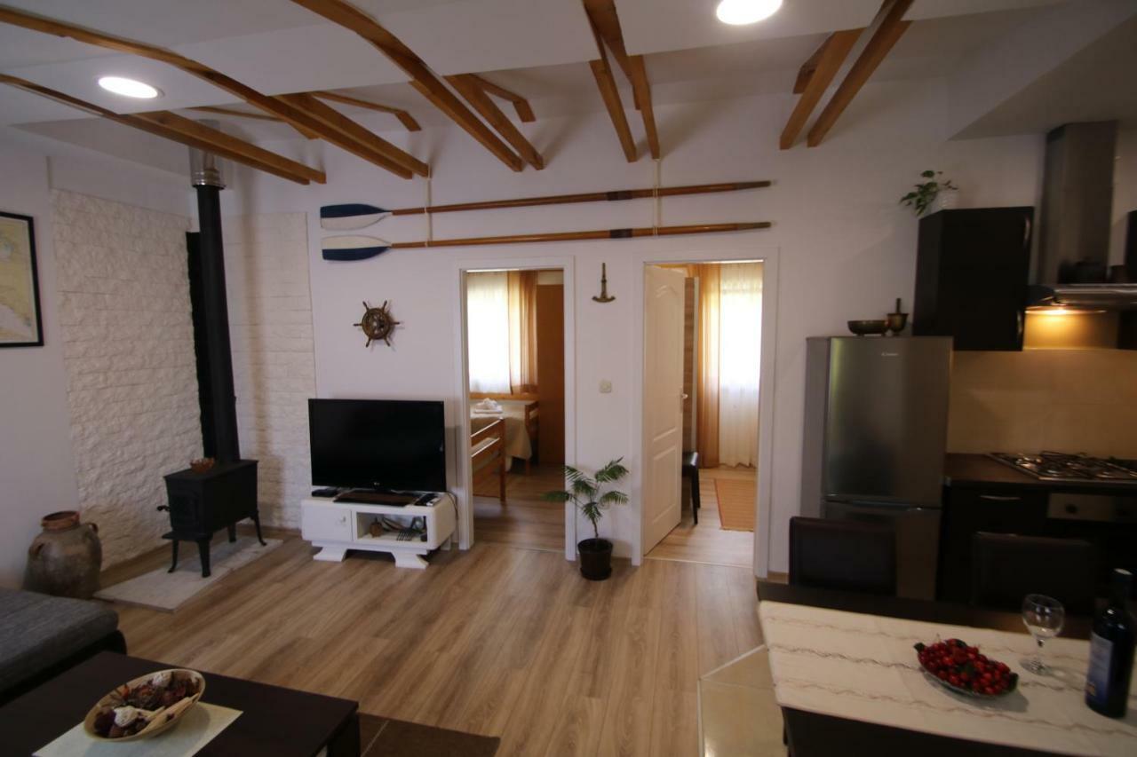 הוילה Zadvarje Oak House מראה חיצוני תמונה