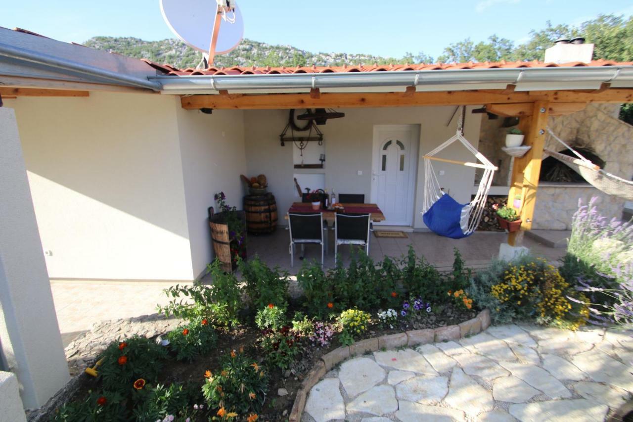 הוילה Zadvarje Oak House מראה חיצוני תמונה