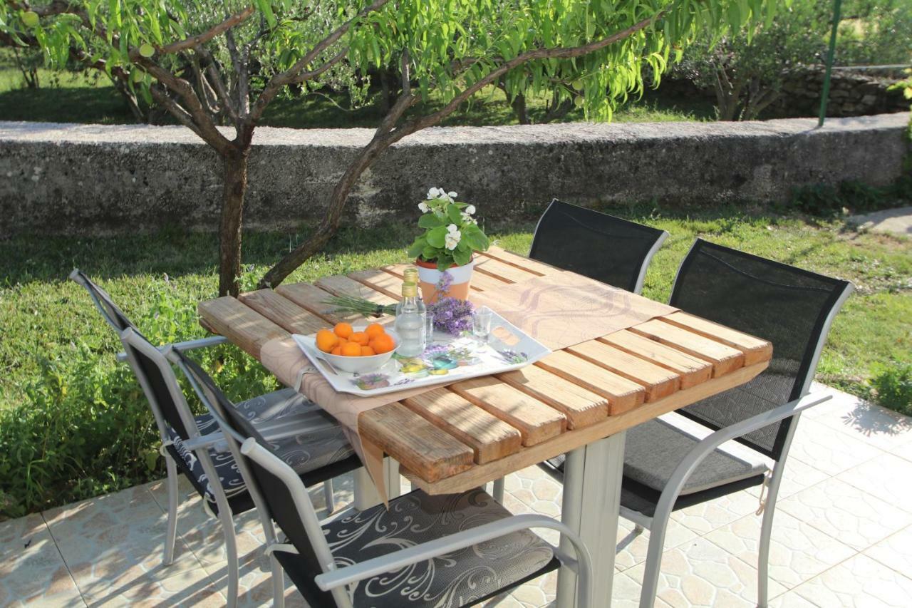 הוילה Zadvarje Oak House מראה חיצוני תמונה